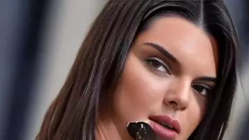 Kendall Jenner avoue avoir uriné dans un seau à glace lors du Met Gala !