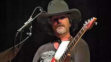 Le guitariste et cofondateur d'Alabama, Jeff Cook, est décédé.